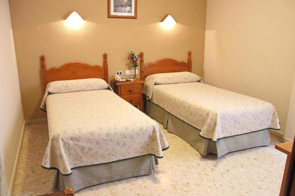 Hotel Abadi Кордоба Стая снимка