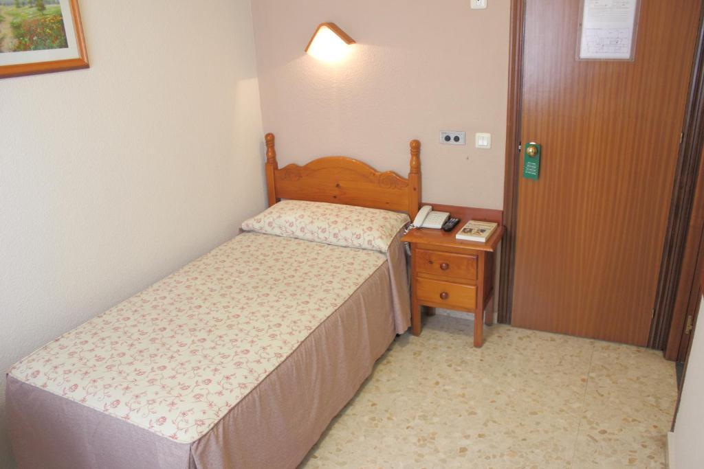 Hotel Abadi Кордоба Стая снимка